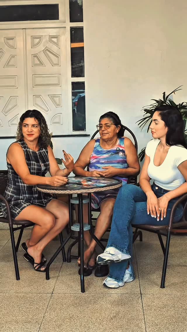 #EP01 • Junho me trouxe de volta! ❤️📍Aracaju As minhas memórias mais bonitas moram em junho. Moram na família reunida, na comida da minha avó, nas conversas, risadas e no amor. Aracaju, para mim, é casa, é lembrança viva, é amor em forma de cores, sabores e histórias. Essa é a minha história. E essa é apenas a primeira parada da nossa viagem, porque ainda existem muitas cidades, culturas e tradições incríveis para conhecer no meu Sergipe! Te convido a acompanhar: #NaRotaDoSãoJoãoComAWal 🌽🔥🥜🌵🎇 by @waleescamelo