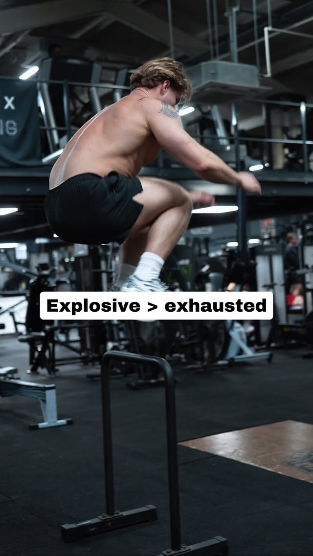 Exhausted after every session doesn’t mean it’s workingIt means your body is surviving your training, not thriving from itThe goal isn’t to leave the gym on the floorThe goal is to leave feeling powerful. Capable.Athletic.Explosive > exhausted. Every timeFollow if you’re training for more than just fatigue by @jamienordin_