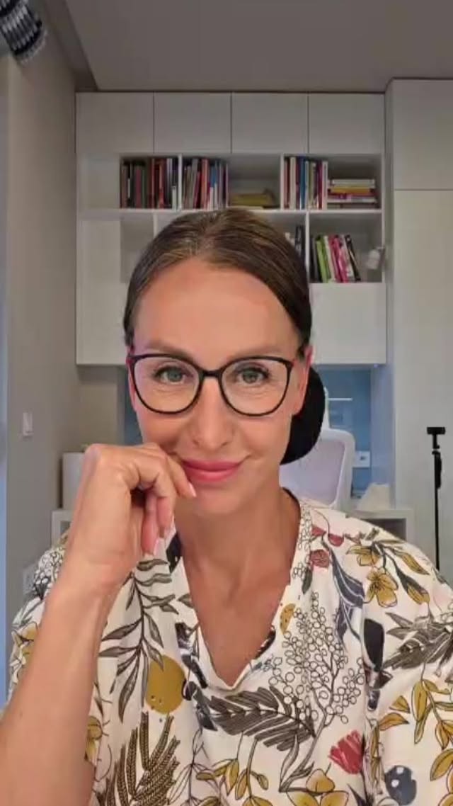 Pogadanka o kobietach 40 plus i 50 plus, perimenopauzie, menopauzie i kaloriach.❗️Skomentuj: MENTORING lub KALORIE lub JELITAmarka własna by @wierzbicka_zdrowie40plus