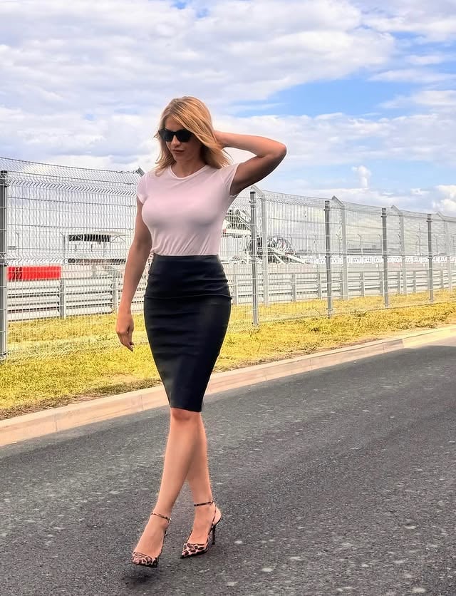 Ungheria 🇭🇺
@skysportmotogp @nowtvit 

Skirt @laura_iacobucci_ 
Stylist @annamaria_chini 

#motogp #ungheria #balatonpark